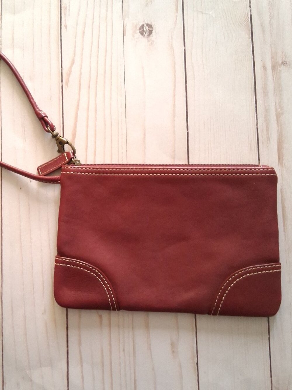 Levenger Leather Wristlet Clutch in Red